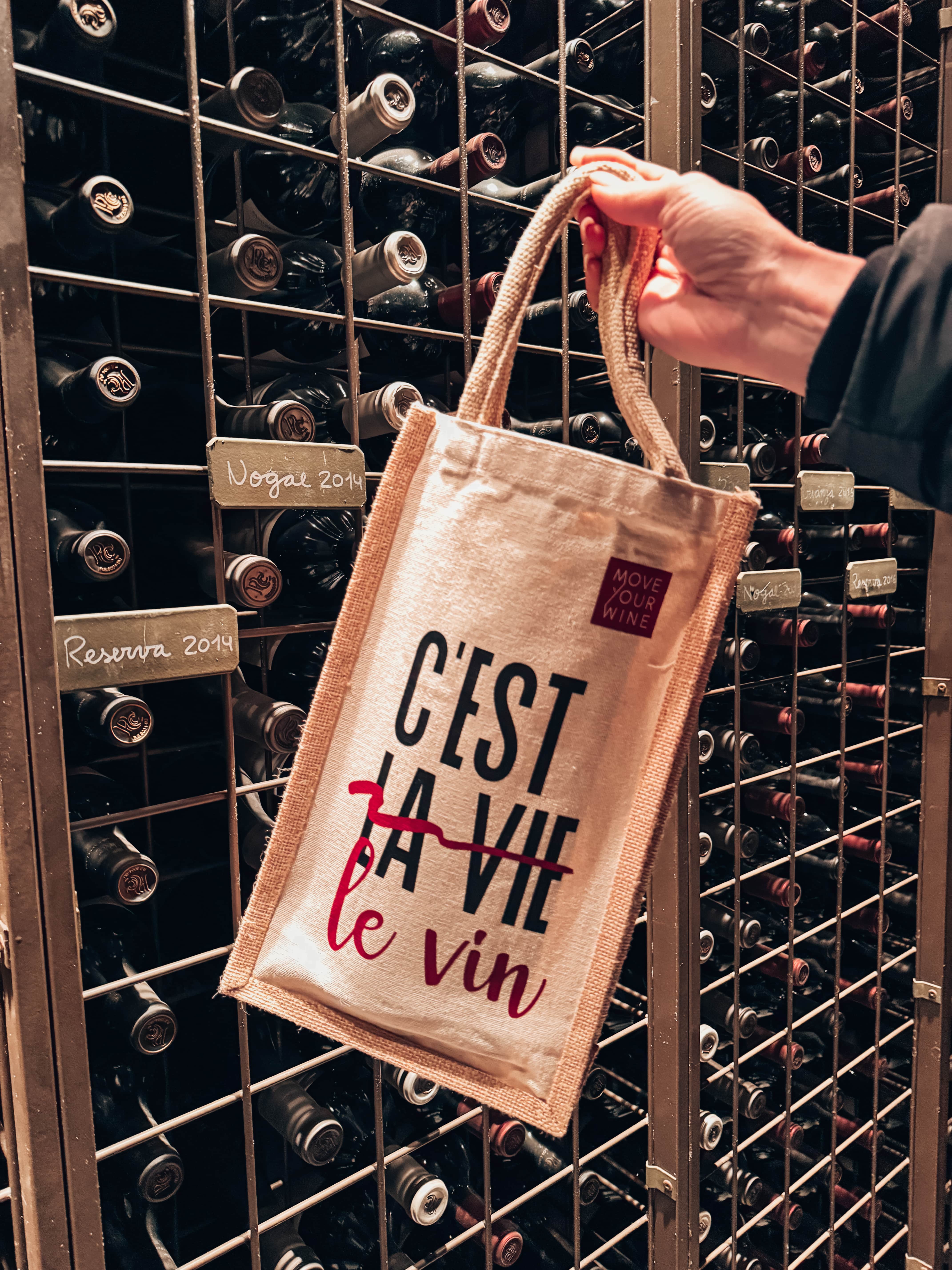 Cómo seleccionar el merchandising perfecto para tu bodega: Guía práctica